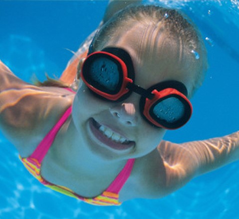 girl swimming underwater